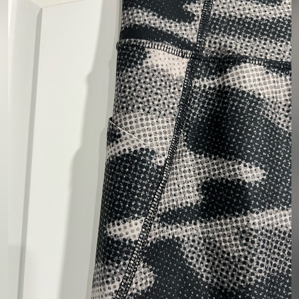 Women’s Capri leggings black white grey PXL highrise XERSION petite new NWT - Picture 8 of 8